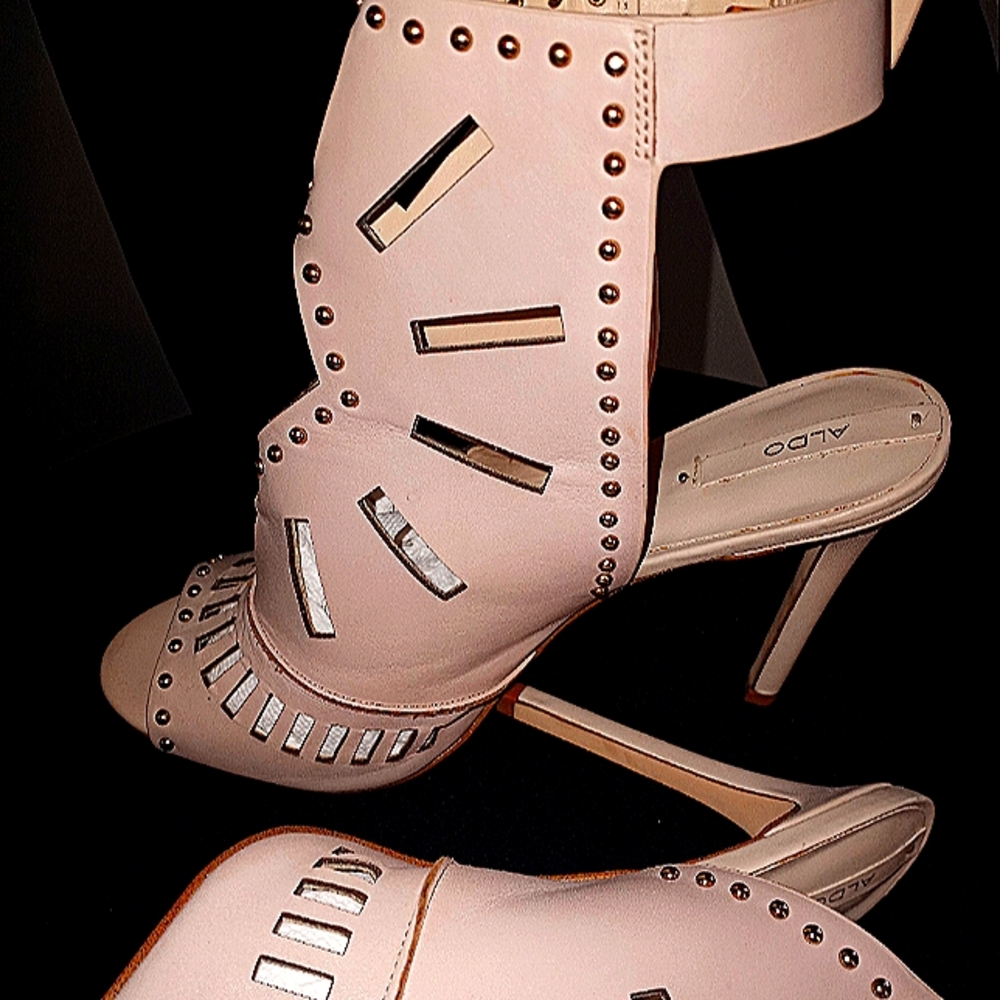 Aldo sz 8.5 light pink open toe high front